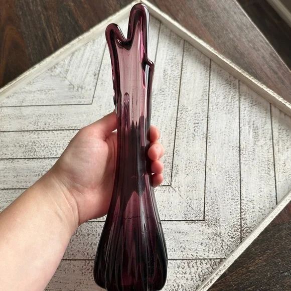 Swung Purple Glass Vase Vintage - Picture 2 of 7